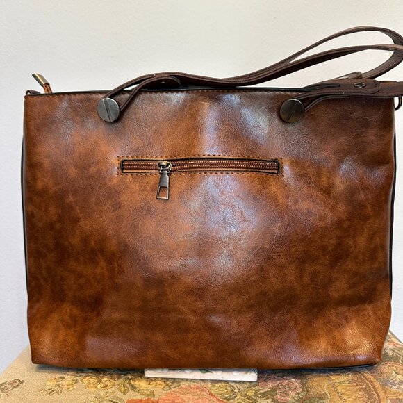 Ilse’s Timeless Elegance | Shoulder Bag - $100 - Picture 4 of 4